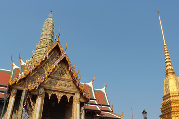 Fototapeta na wymiar in a buddhist temple (Wat Phra Kaeo) in bangkok (thailand)