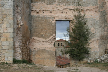 Fototapeta na wymiar Calatañazor, muralla 2