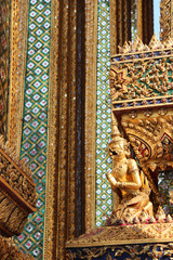 Fototapeta na wymiar facade (detail) of a building in a buddhist temple (Wat Phra Kaeo) in bangkok (thailand)