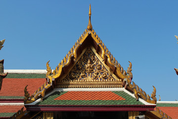 Fototapeta premium in a buddhist temple (Wat Phra Kaeo) in bangkok (thailand)