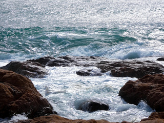 Olas rompiendo en la costa catalana, 