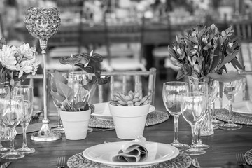 decoration for table, interior decoration, plates, decoration, dinner, food, cutlery, restaurant and Glasses
