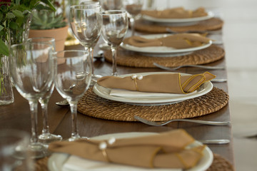 decoration for table, interior decoration, plates, decoration, dinner, food, cutlery, restaurant and Glasses