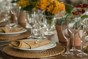 decoration for table, interior decoration, plates, decoration, dinner, food, cutlery, restaurant and Glasses