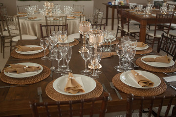 decoration for table, interior decoration, plates, decoration, dinner, food, cutlery, restaurant and Glasses