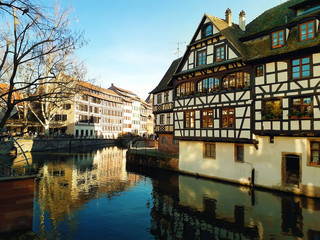 Fototapeta na wymiar Traditional half-timbered houses on picturesque canals in La Petite France