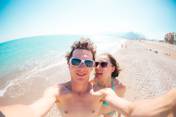 Obraz premium A man and a woman take a selfie.