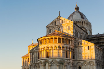Fototapeta na wymiar Duomo di Pisa all'alba