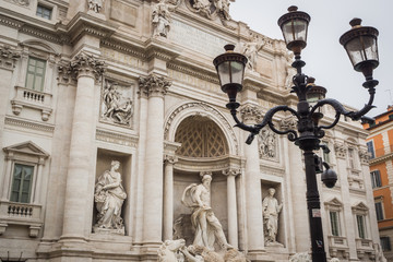 Fototapeta na wymiar The majestic Trevi fountain in Rome