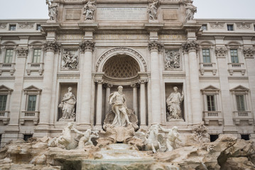 Fototapeta na wymiar The splendid Trevi fountain in Rome