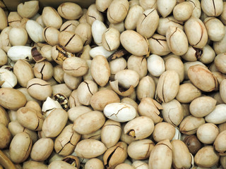 Inshell pecan is used in the preparation of desserts.