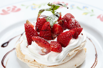 Strawberry pavlova cake