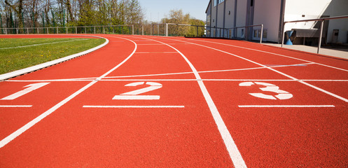 Startlinie auf Sportplatz © pit24