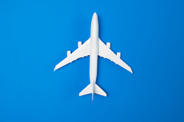 Fototapeta na wymiar white model on blue background, travel concept