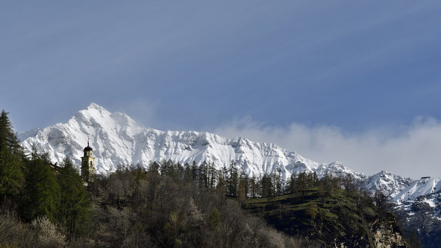 Primolo with the Valmalenco mountain range on the back