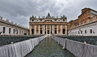 Obraz premium Vatican City, Rome - march, 2019: The Papal Basilica of St. Peter in the Vatican ( Basilica Papale di San Pietro), or simply St. Peter's Basilica - the papal enclave within the city of Rome.