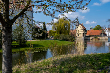 Fototapeta na wymiar Fruehling am Schloss Burgsteinfurt