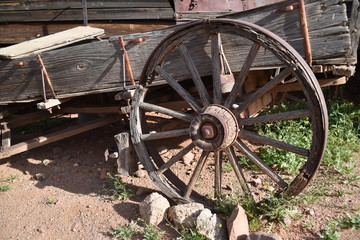 Fototapeta na wymiar Arizona's Goldfield: vintage abandond wagons and rusted framing equipment