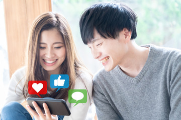 カップル　SNS