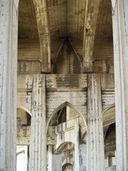 Fototapeta na wymiar Under Bridge