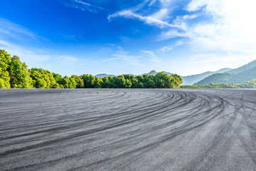 Fototapeta premium Empty asphalt race track and beautiful natural landscape