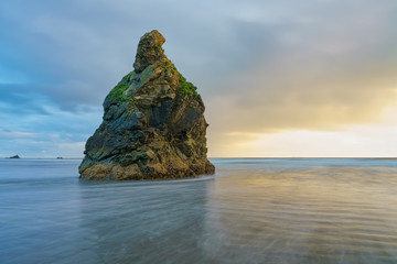 Naklejka premium Stormy Sunset At Ruby Beach