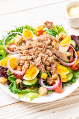 Tuna with vegetable salad and eggs