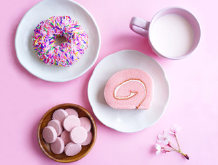 ストロベリー味のピンクスイーツ