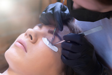 eyelash extension procedure in the beauty salon