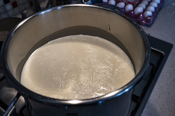boil fresh milk at home, milk is boiling, home cooked cow milk is best for health