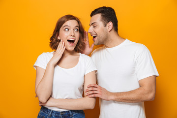 Naklejka premium Excited beautiful couple wearing white t-shirts standing
