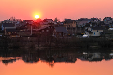 Obraz premium Landscape with the image of spring lake at sunset