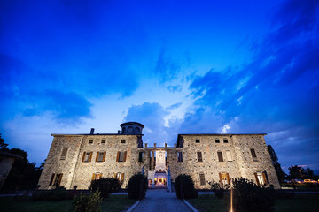 Fototapeta na wymiar Sposi al castello