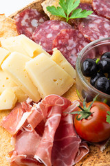 Vassoio di salumi e formaggi italiani