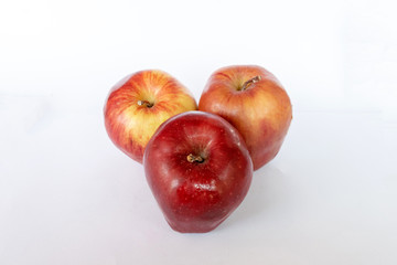 Fototapeta na wymiar red apple on white background