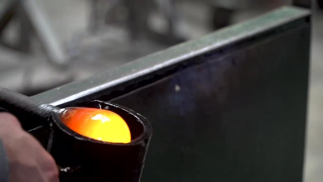 shaping molten glass on a rod