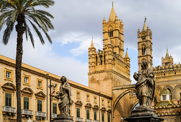 Fototapeta na wymiar Kathedrale Maria Santissima Assunta - Palermo