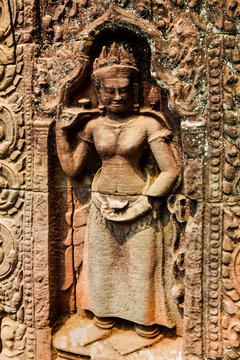 Standing devata (female deity) in a carved sandstone tympanum at the 12th century Ta Som temple, Ta Som, Angkor, Siem Reap, Cambodia
