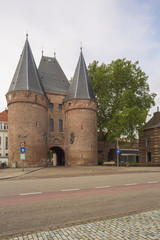 Fototapeta na wymiar Entering Kampen via the Koornmarktpoort on the bank of the Ijssel river