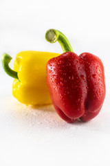 Isolierte Paprika gelb und rot