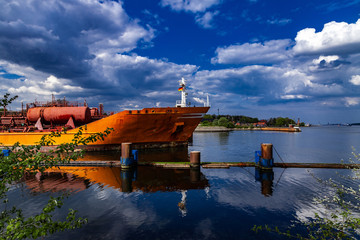 Frachtschiff auf dem Nord-Ostsee-Kanal bei Kiel