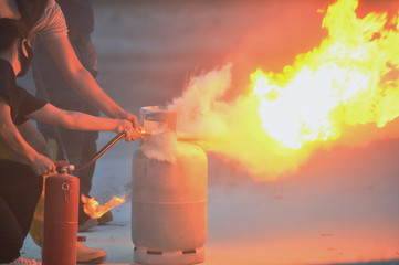 how to use fire extinguisher in case of cooking gas accidental