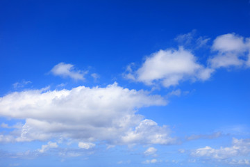Naklejka na ściany i meble 沖縄上空の青い空と流れる雲