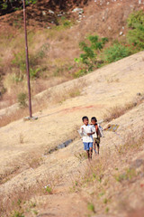 Obraz premium indian child playing with kite