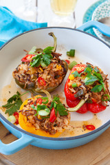 Bunte gefuellte Paprika