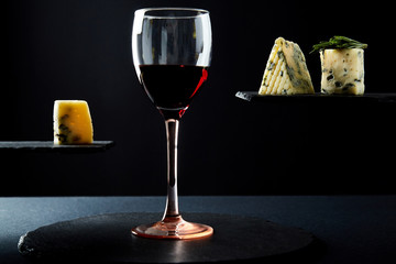 Portion of red wine and small pieces of aromatic blue cheese