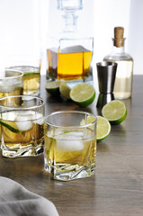  Whiskey with ginger ale and lime