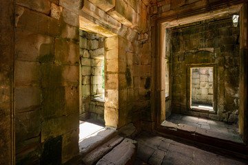 Obraz premium One of the many smaller temples at the Angkor Wat temple complex in Siem Reap, Cambodia