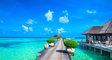Zelfklevend Fotobehang tropical Maldives island with white sandy beach and sea © Pakhnyushchyy