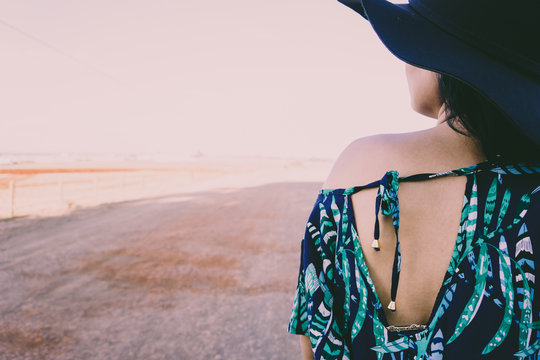 Retrato, costas, chapeu